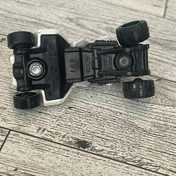 2013 Mattel BCD89 Hot Wheels MAX STEEL TURBO RACER White - Picture 6 of 7